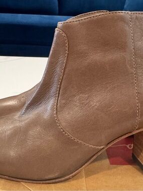 Johnston & Murphy Women's Taupe Leather Ankle Booties